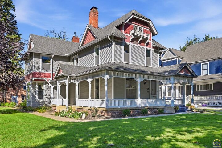 Property Photo:  411 SW Greenwood Ave  KS 66606 