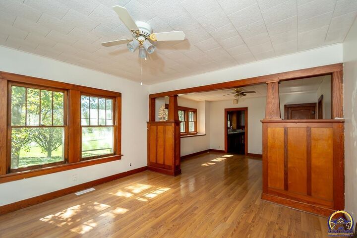 Property Photo:  502 Sycamore St  KS 66088 