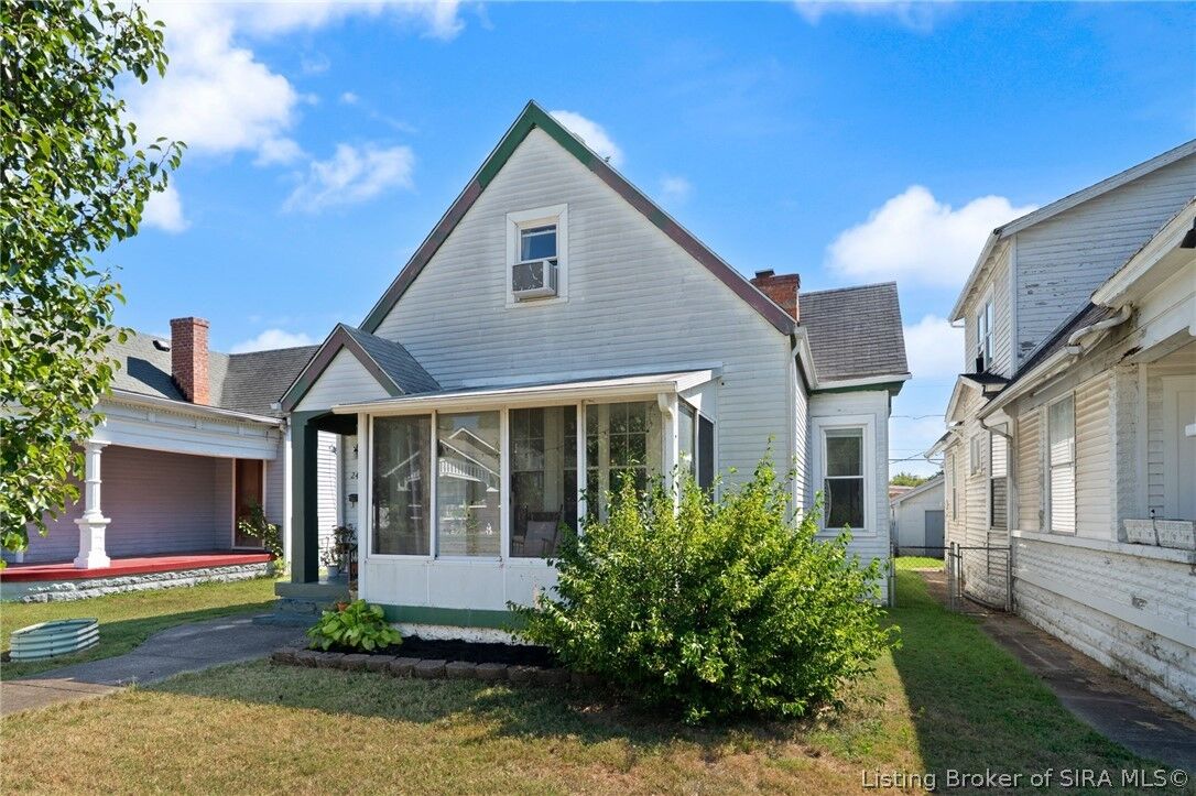 Property Photo:  2402 E Market Street  IN 47150 