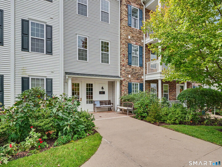 Property Photo:  1 Rivington Way 306  CT 06810 