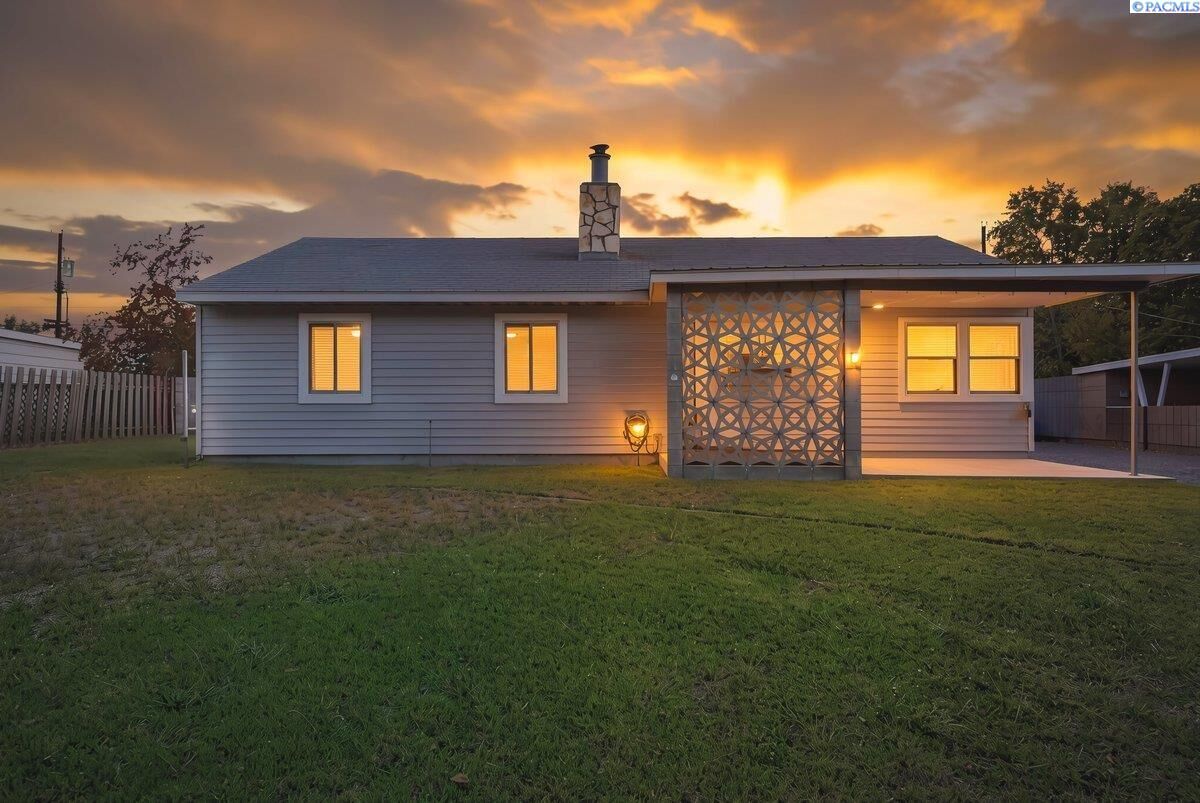 Property Photo: 413 Basswood Ave WA 99352