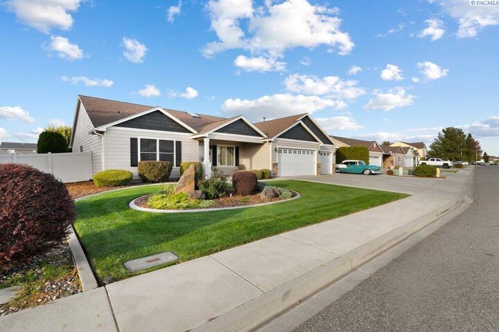 Property Photo: 8211 Snoqualmie Dr WA 99301