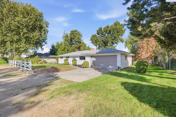 Property Photo:  7530 W Victoria Ave  WA 99336 