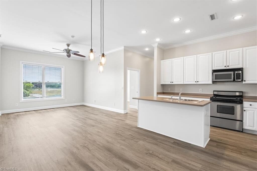 Property Photo: 113 N Church Street 206 NC 27401