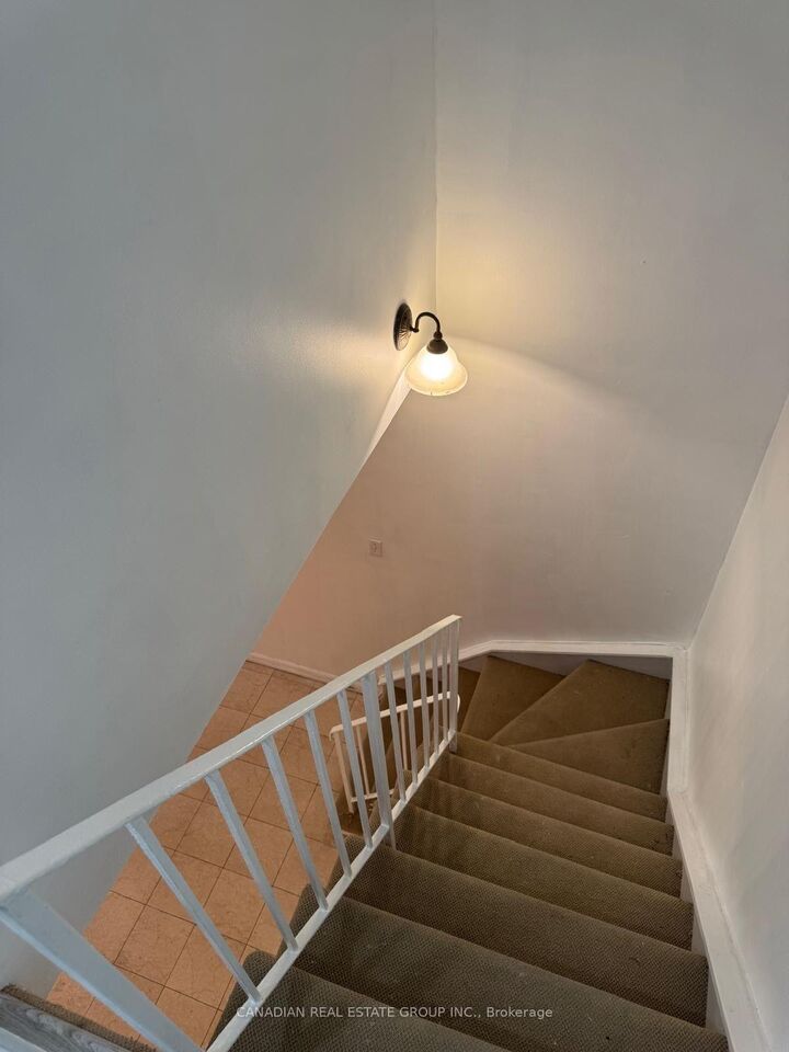 Property Photo:  2095 Roche Court 232  ON L5K 2C8 