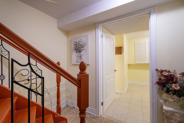 Property Photo: 6407 Alderwood Trail ON L5N 6W9