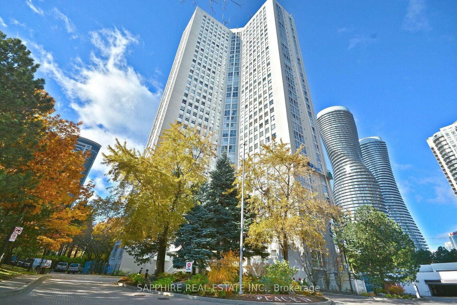 Property Photo:  3650 Kaneff Crescent 2808  ON L5A 4A1 