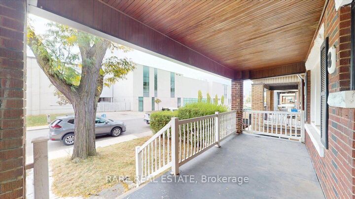 Property Photo:  8 Balsam Avenue N 2  ON L8L 6Y2 