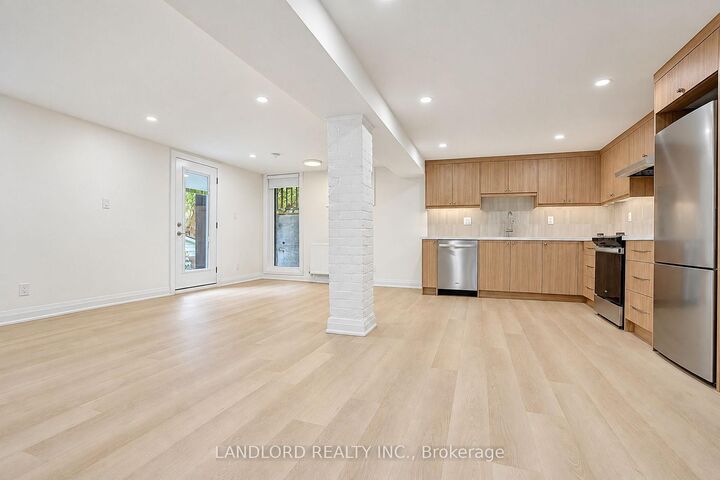 Property Photo:  92 Neville Park Boulevard 4  ON M4E 3P8 