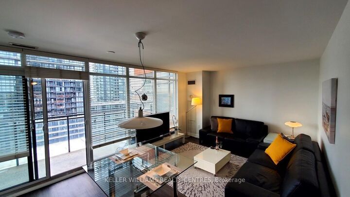 Property Photo:  4 K Spadina Avenue E 1220  ON M5V 3Y9 