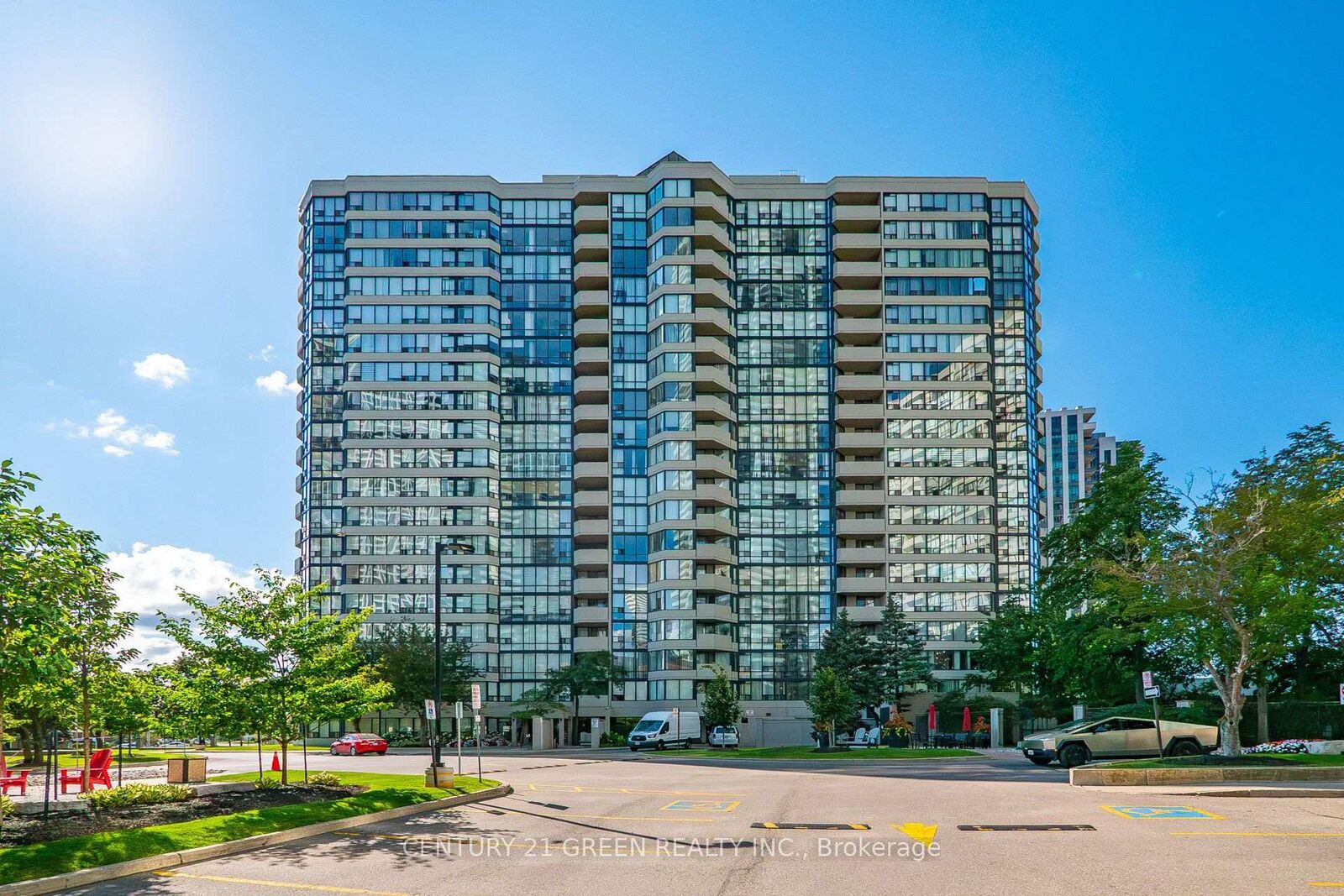 Property Photo:  350 Rathburn Road W 1405  ON L5B 3Y2 