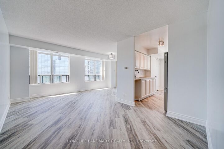 Property Photo: 8 Hillcrest Avenue 1006 ON M2N 6Y6