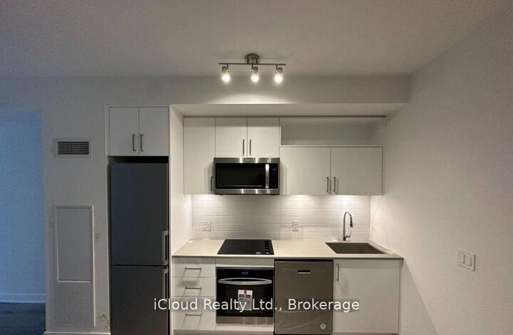 Property Photo:  70 Primcess Street 1429  ON M5A 0X6 