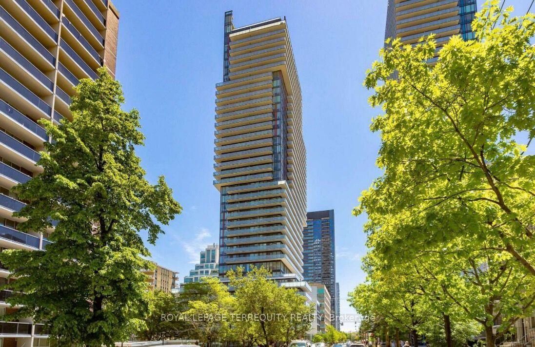 Property Photo: 185 Roehampton Avenue 1502 ON M4P 0C6