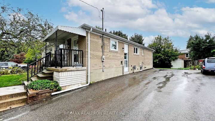 Photo de la propriété:  244 Browndale Crescent Bachelor Unit #Bsmnt  ON L4C 3J1 