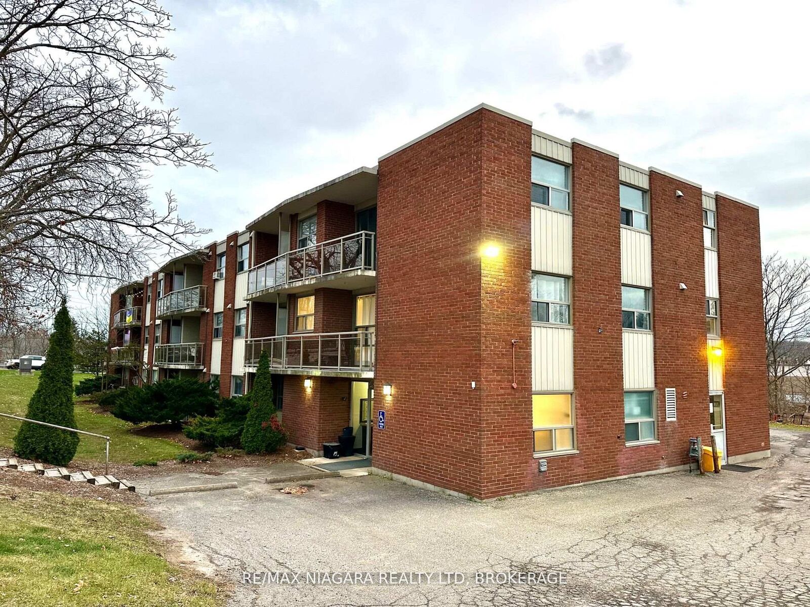 Property Photo:  7 Riverview Boulevard 102  ON L2T 3L5 