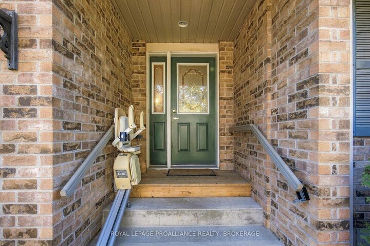 Property Photo:  260 Beley Street  ON K6V 7M8 