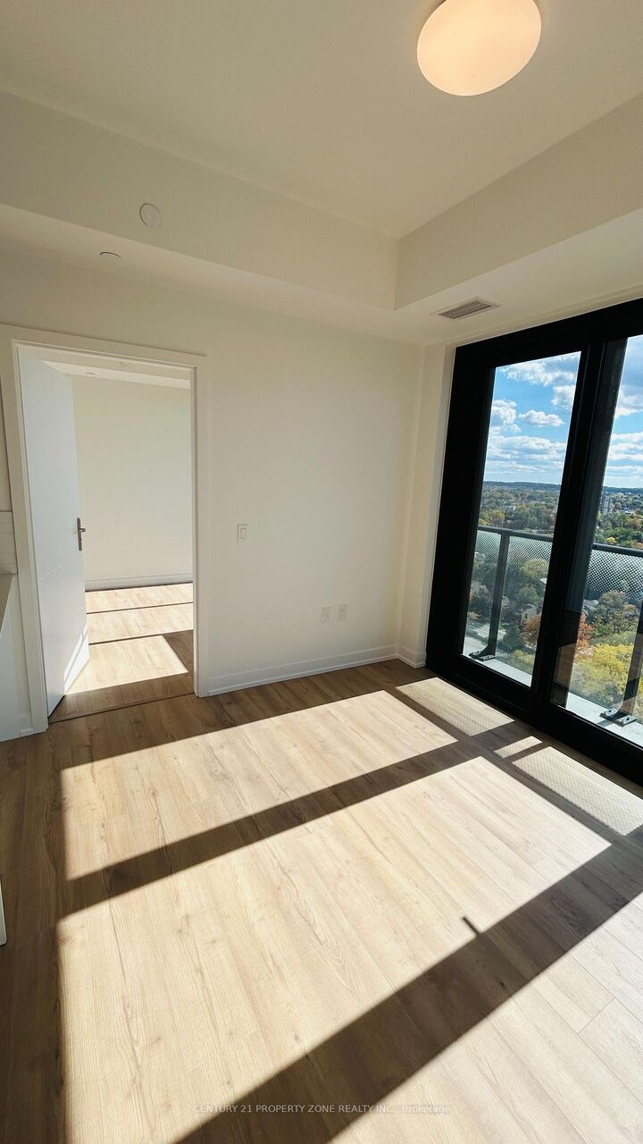 Property Photo:  30 Francis Street S 1802  ON N2G 1H7 