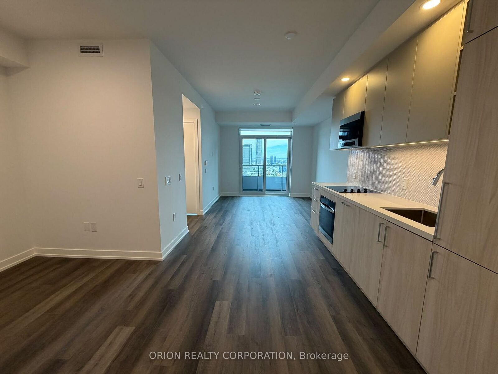 Property Photo:  5 Meadowdale Road 2109  ON L4K 0C7 