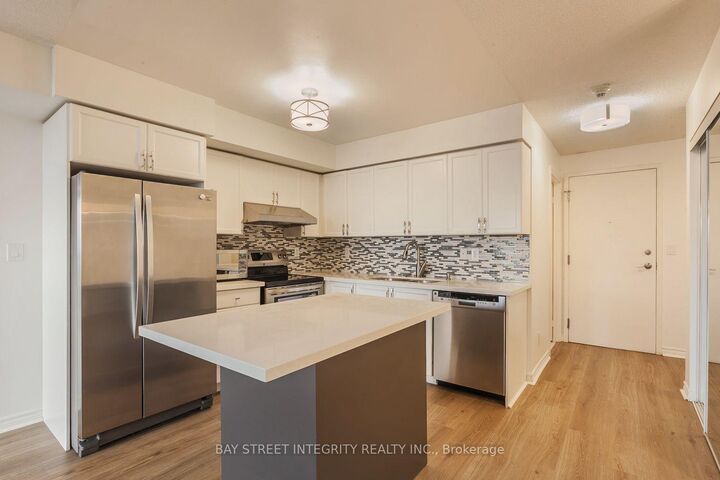 Property Photo:  3888 Duke Of York Boulevard 2328  ON L5B 4P5 