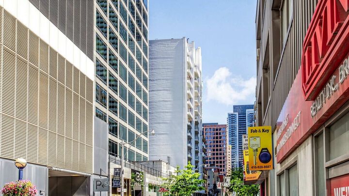 Property Photo:  30 Hayden Street 701  ON M4Y 3B8 