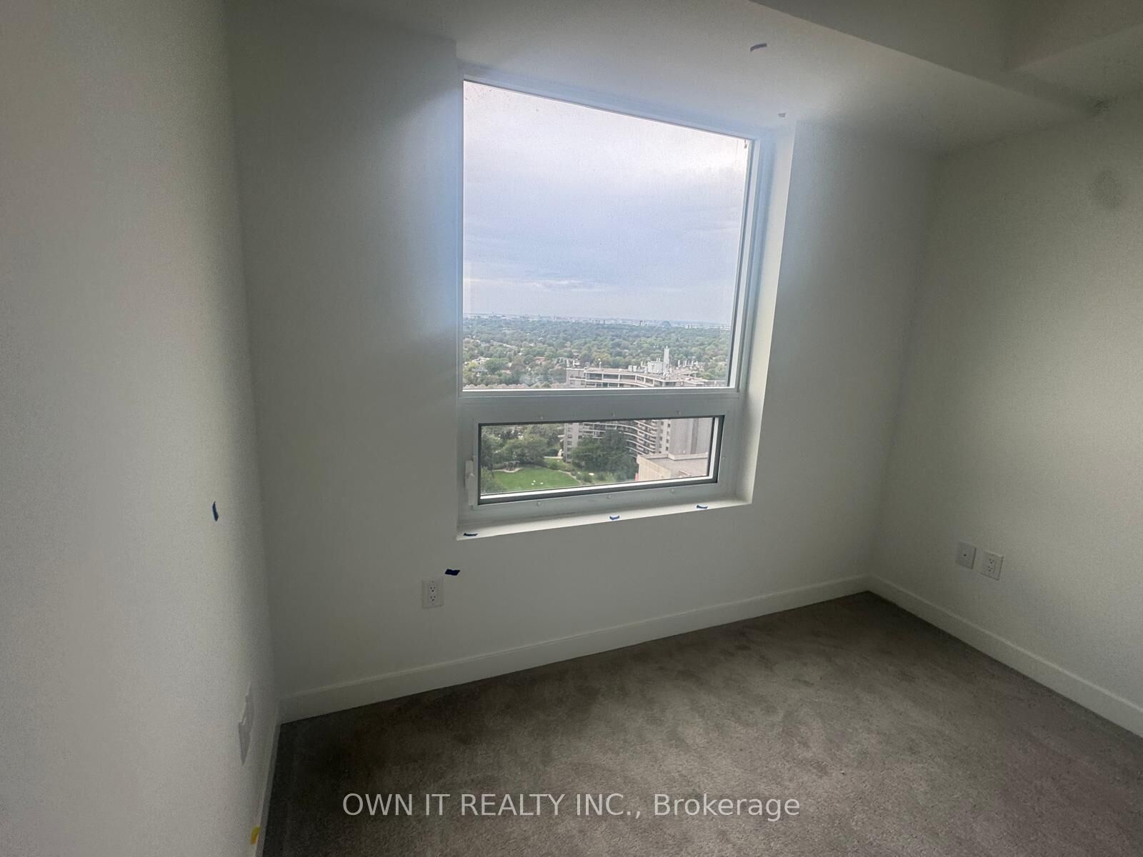 Property Photo:  4010 Eglinton Avenue W 1811  ON M9A 4M2 
