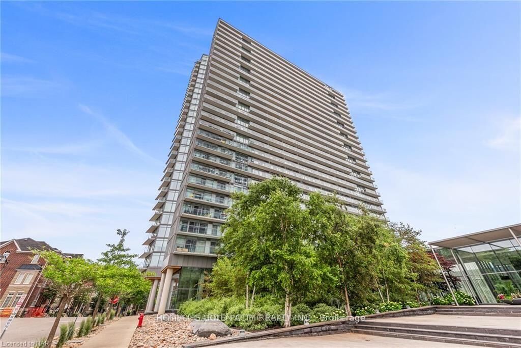 Property Photo:  103 The Queensway Avenue 2116  ON M6S 5B3 