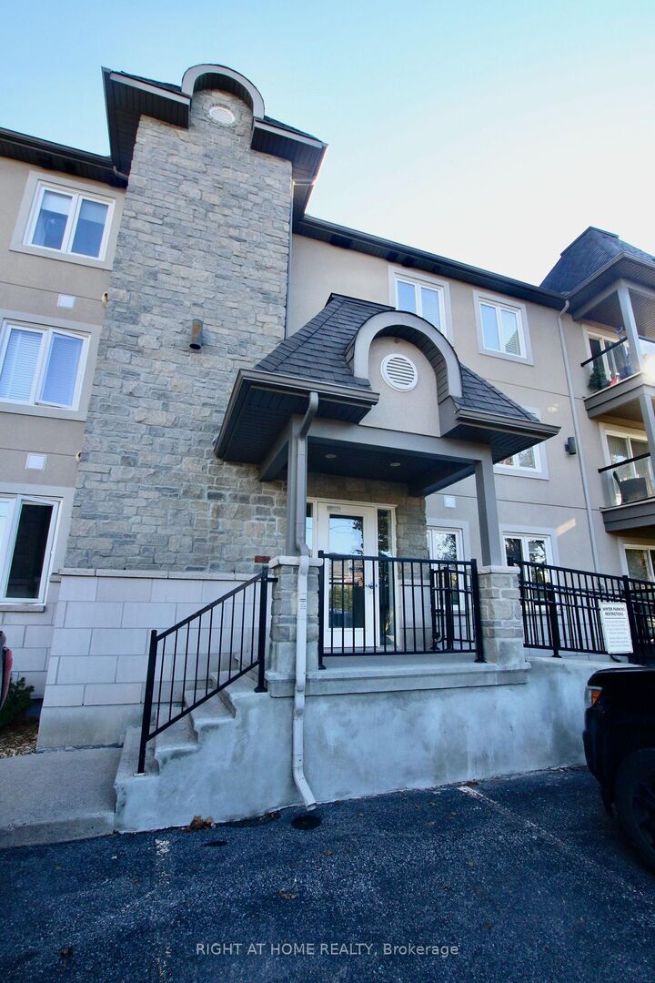 Property Photo:  2 Warner Street 301  ON K4R 0B5 