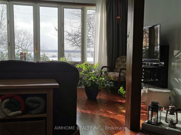 Property Photo:  19 Shoreline Place 1  ON L4P 1L3 
