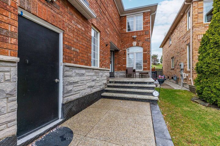 Property Photo: 5677 Condor Place ON L5V 2J4