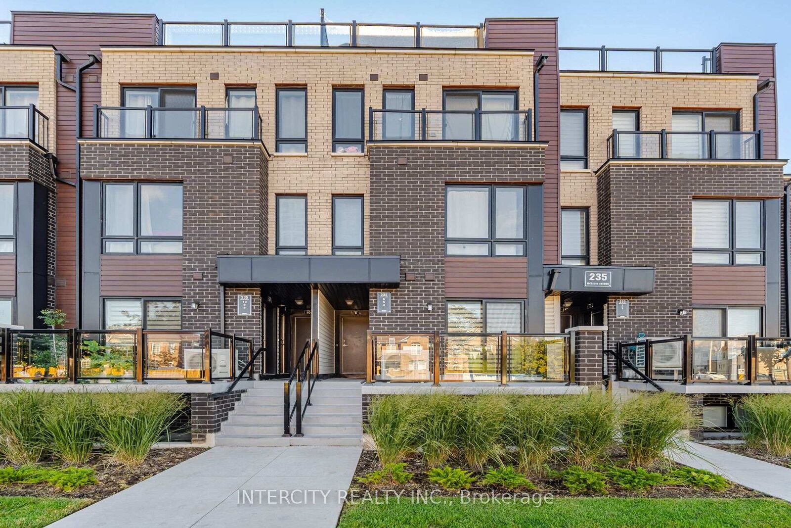 Property Photo:  235 McLevin Avenue 4  ON M1B 0E8 