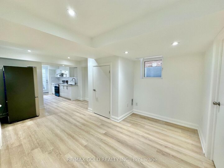 Property Photo:  7099 Village Walk Basement  ON L5W 1X5 