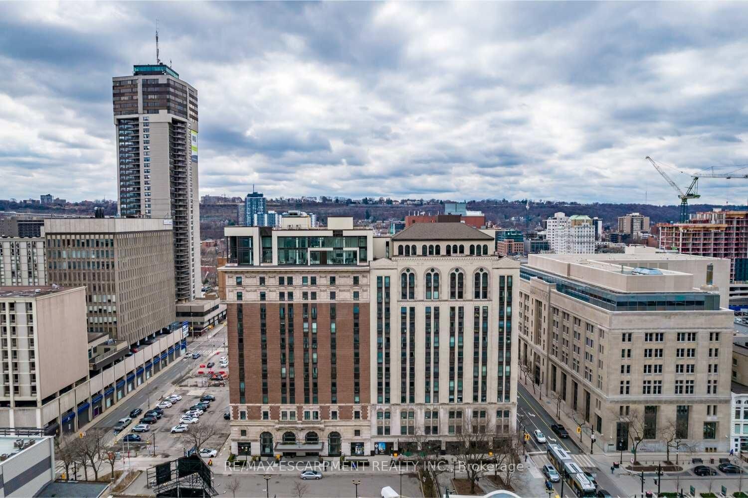 Property Photo:  112 King Street E Lph01  ON L8N 1A8 