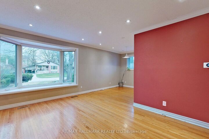 Property Photo:  16 Knowles Crescent  ON L4G 1Z7 