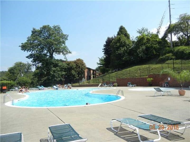 Property Photo: 646 Robinwood Dr F PA 15216