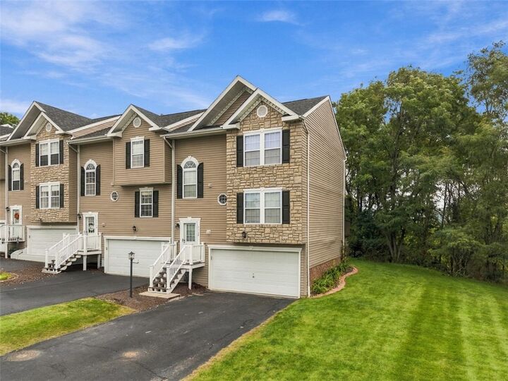 Property Photo:  1112 Arrowhead Dr  PA 15301 