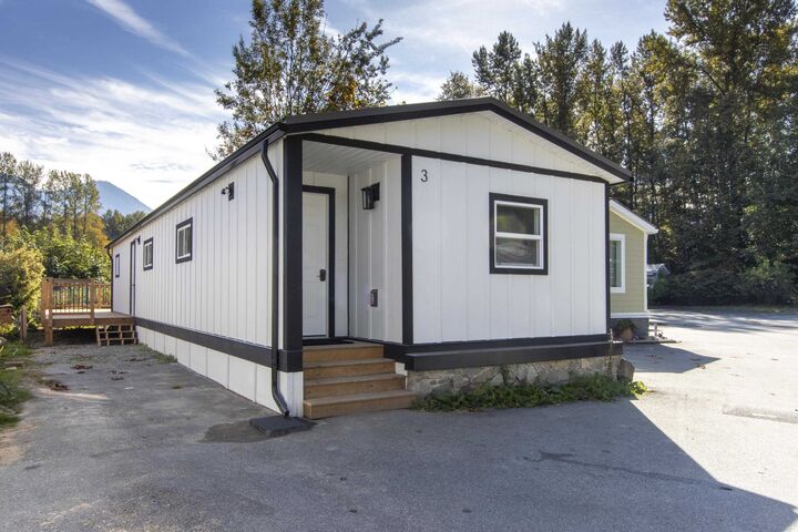 Property Photo:  39884 Government Road 3  BC V8B 0G3 