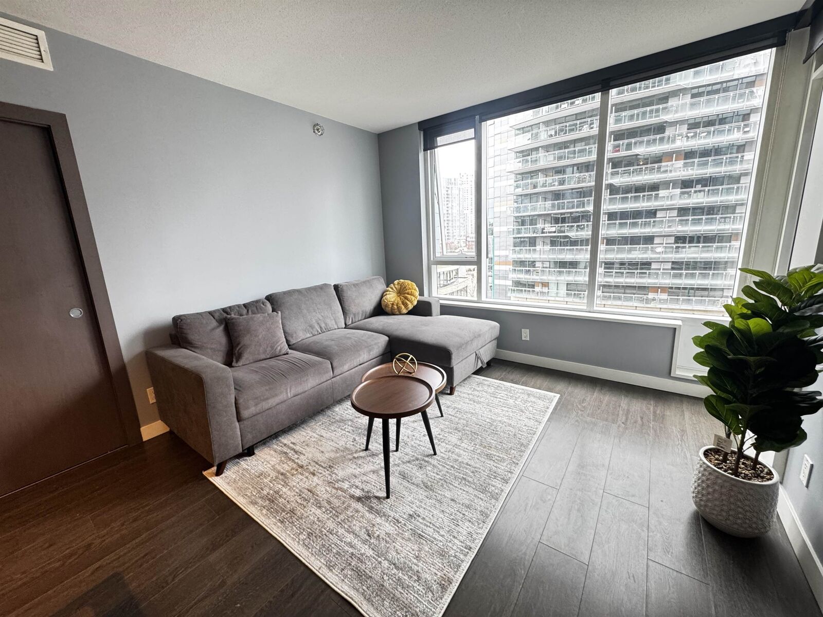 Property Photo:  68 Smithe Street 517  BC V6B 0P3 