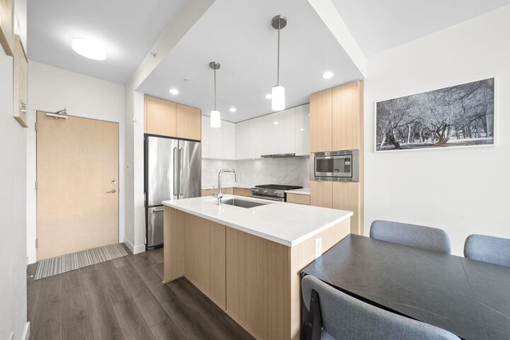 Property Photo:  2188 Madison Avenue 311  BC V5C 0J8 