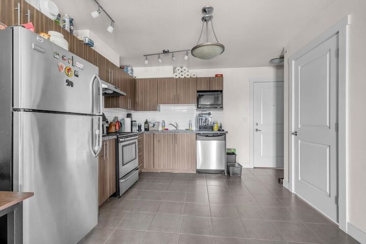 Property Photo:  1239 Kingsway Ph7  BC V5V 3E2 