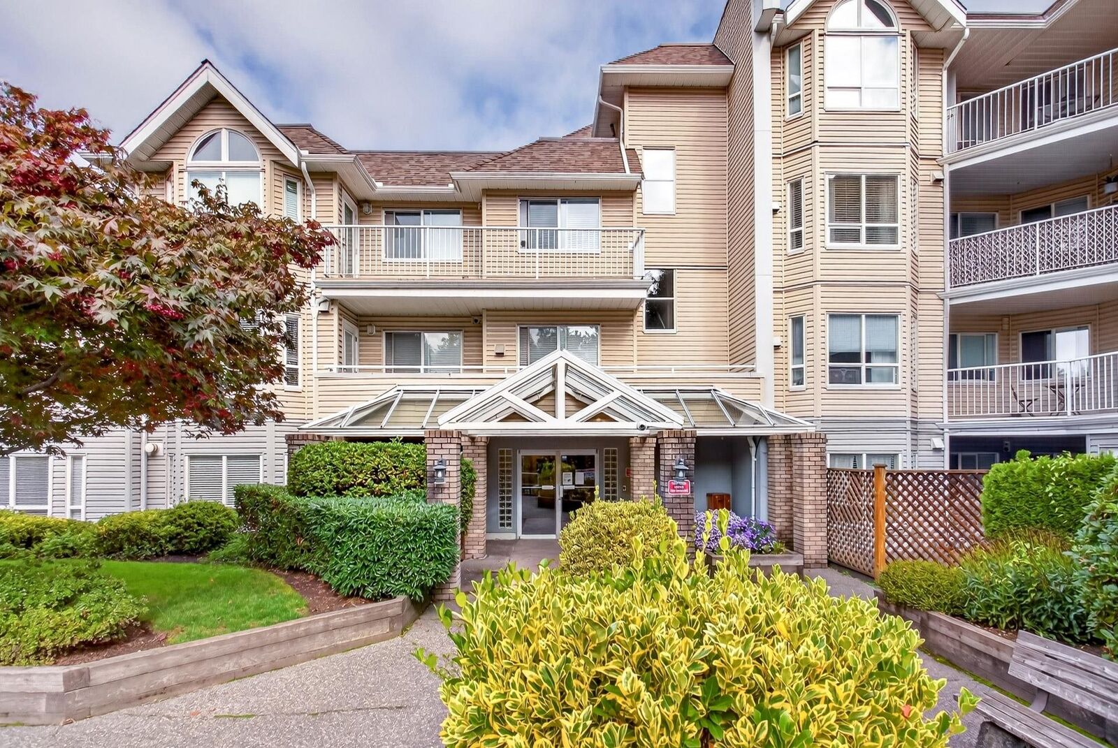 Photo de la propriété:  13475 96th Avenue 307  BC V3V 1Y8 
