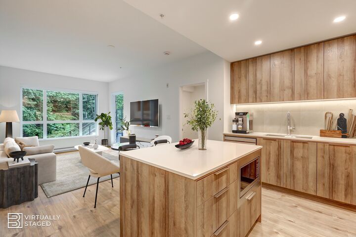 Photo de la propriété: 3594 Malsum Drive 206 BC V7G 0B5