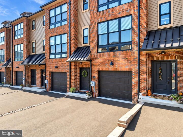 Property Photo: 10 Sienna Place PA 19053