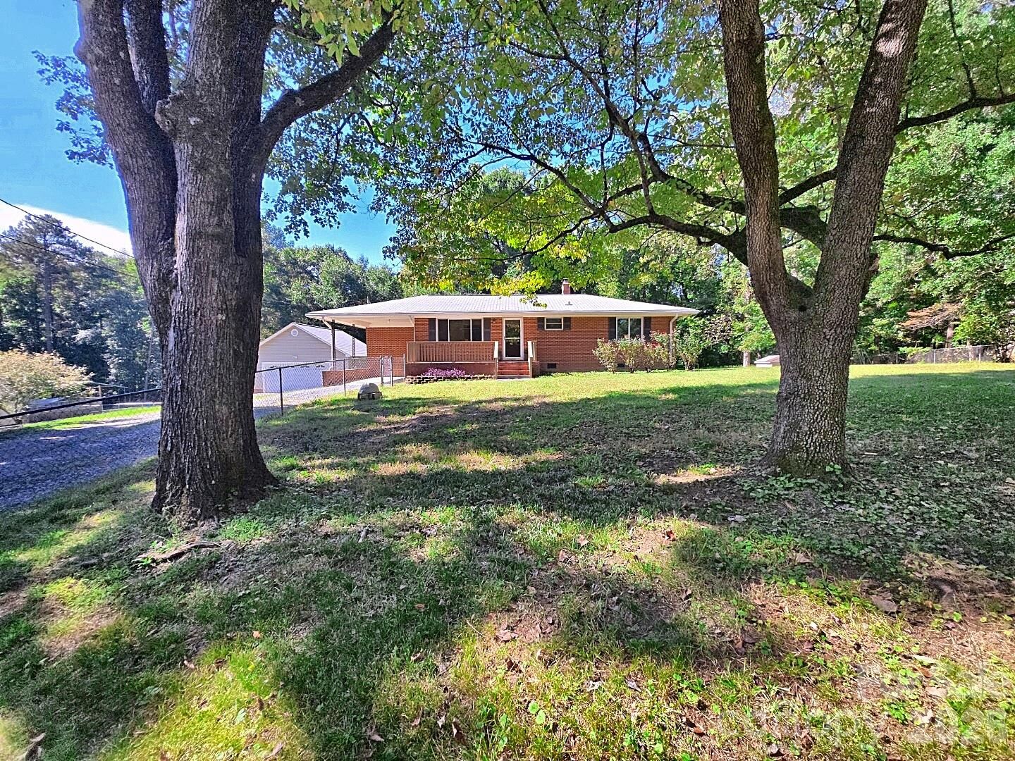 Property Photo:  1627 W Lakewood Drive  SC 29732 
