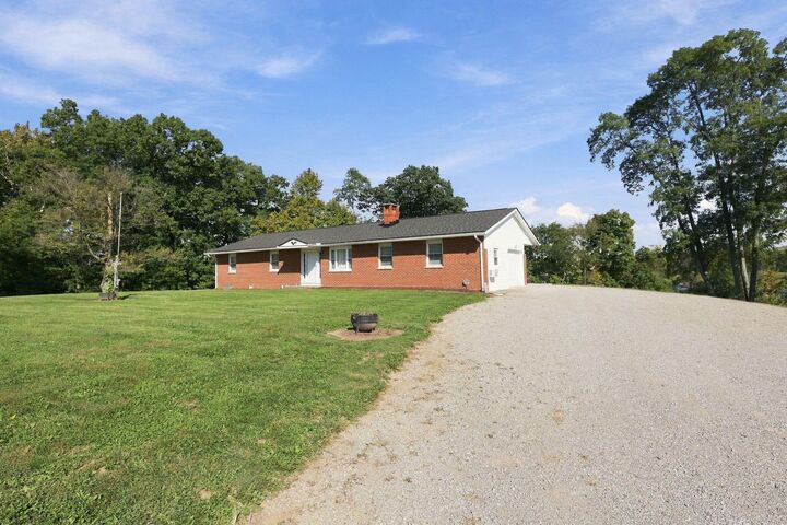 Property Photo:  6270 Indian Run NE Road  OH 43148 