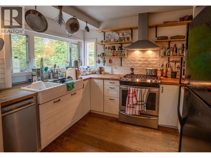 Property Photo:  1424 Falls Street  BC V1L 1J4 
