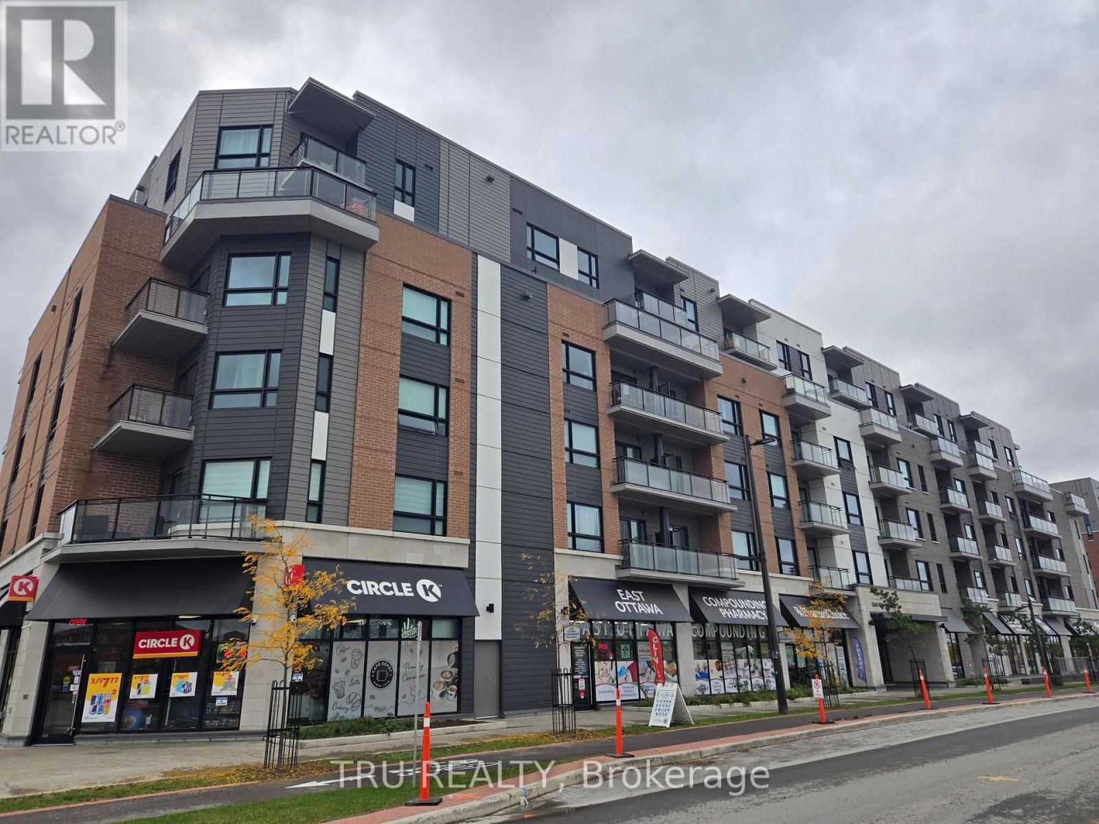 Property Photo:  1350 Hemlock Road 415  ON K1K 5C2 