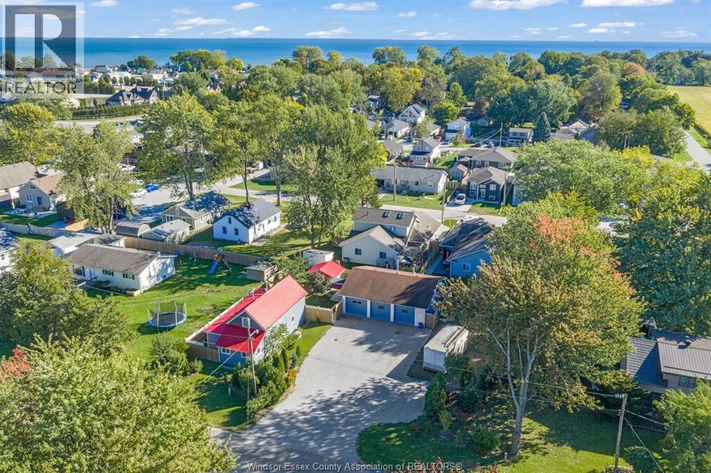 Property Photo:  1057 Oak Avenue  ON N9Y 3T6 