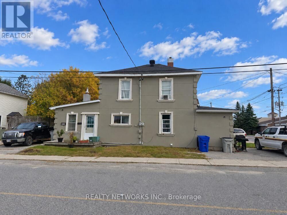 Property Photo:  189 Balsam Street South  ON P4N 2E1 