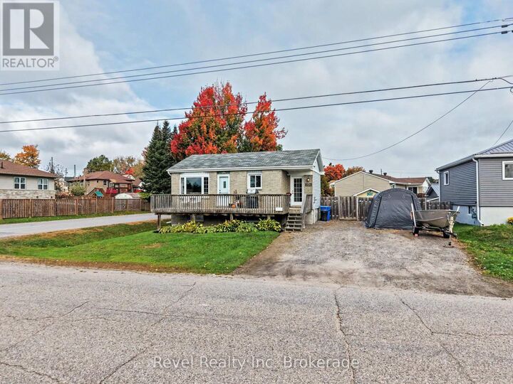 Property Photo:  204 Delaware Avenue  ON P1B 6Z8 